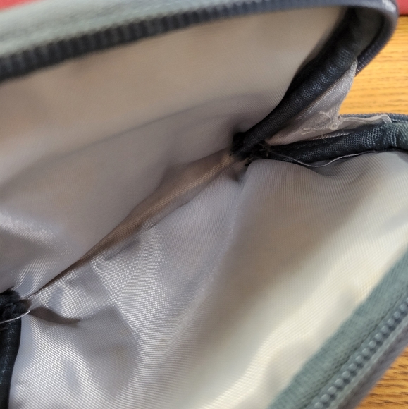 lug small zipper pouch - Picture 5 of 5